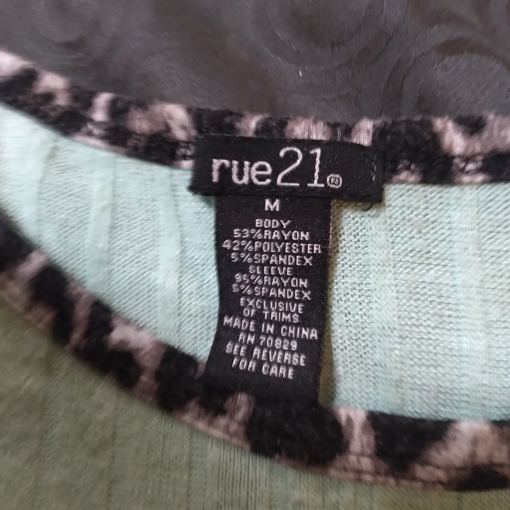 Woman's long sleeve top